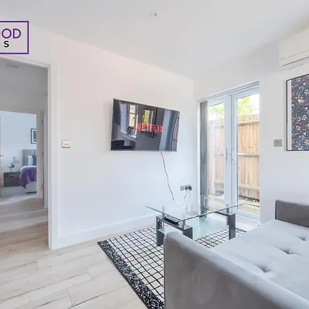 Modern Serviced Apartments For Contractors & Families With Free Parking, Wifi & Netflix By Redwood Stays Basingstoke Exterior foto