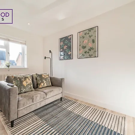 Modern Serviced Apartments For Contractors & Families With Free Parking, Wifi & Netflix By Redwood Stays Basingstoke Exterior foto