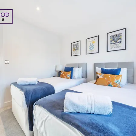 Modern Serviced Apartments For Contractors & Families With Free Parking, Wifi & Netflix By Redwood Stays Basingstoke Exterior foto