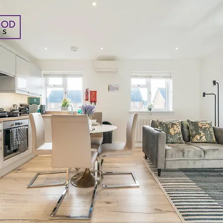 Modern Serviced Apartments For Contractors & Families With Free Parking, Wifi & Netflix By Redwood Stays Basingstoke Exterior foto
