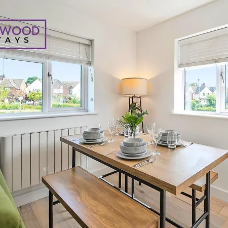 Modern Serviced Apartments For Contractors & Families With Free Parking, Wifi & Netflix By Redwood Stays Basingstoke Exterior foto