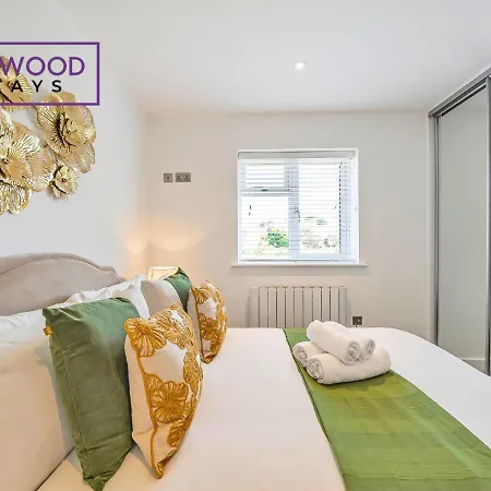 Modern Serviced Apartments For Contractors & Families With Free Parking, Wifi & Netflix By Redwood Stays Basingstoke Exterior foto