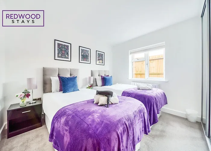 Modern Serviced Apartments For Contractors & Families With Free Parking, Wifi & Netflix By Redwood Stays