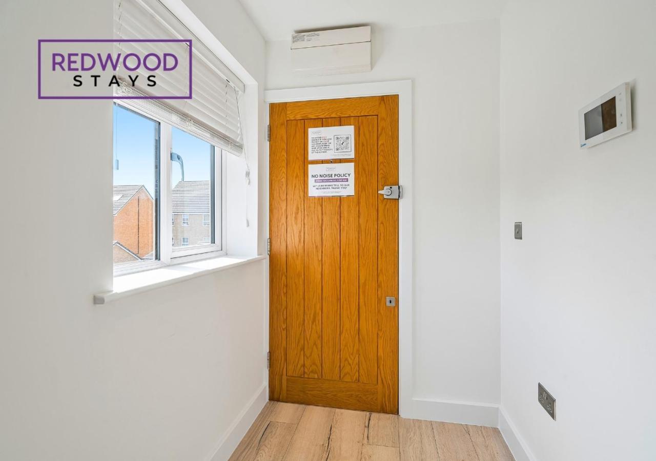 Apartment Redwood Stays: Modern Serviced With Free Parking & Streaming Basingstoke