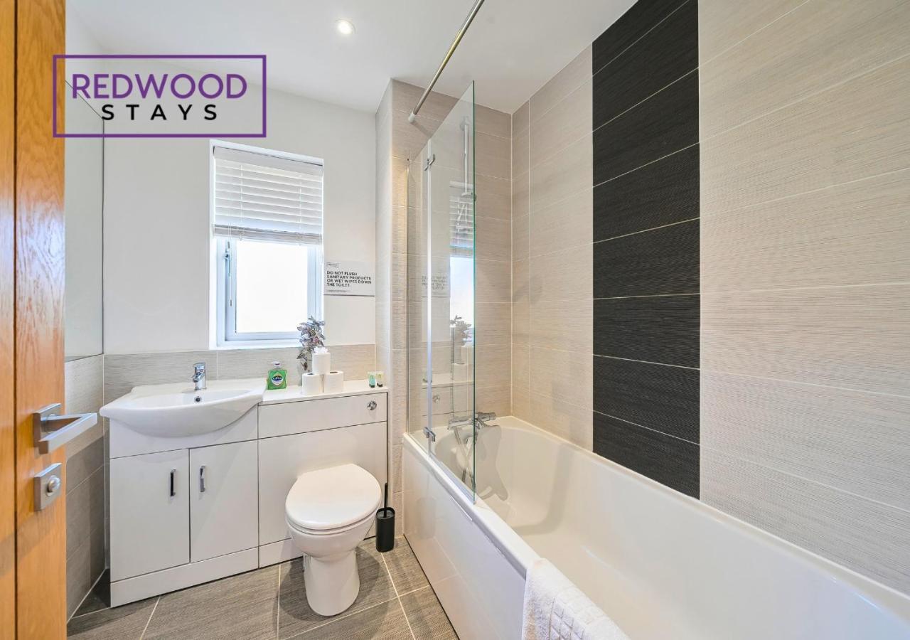 Redwood Stays: Modern Serviced With Free Parking & Streaming Apartment Basingstoke