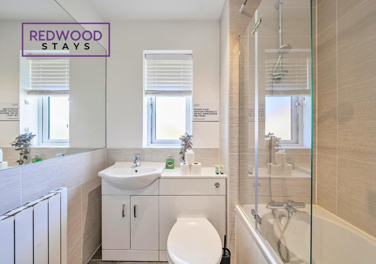 Redwood Stays: Modern Serviced With Free Parking & Streaming Basingstoke