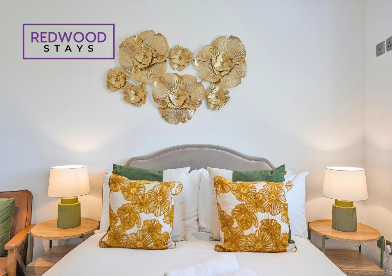 Redwood Stays: Modern Serviced With Free Parking & Streaming *