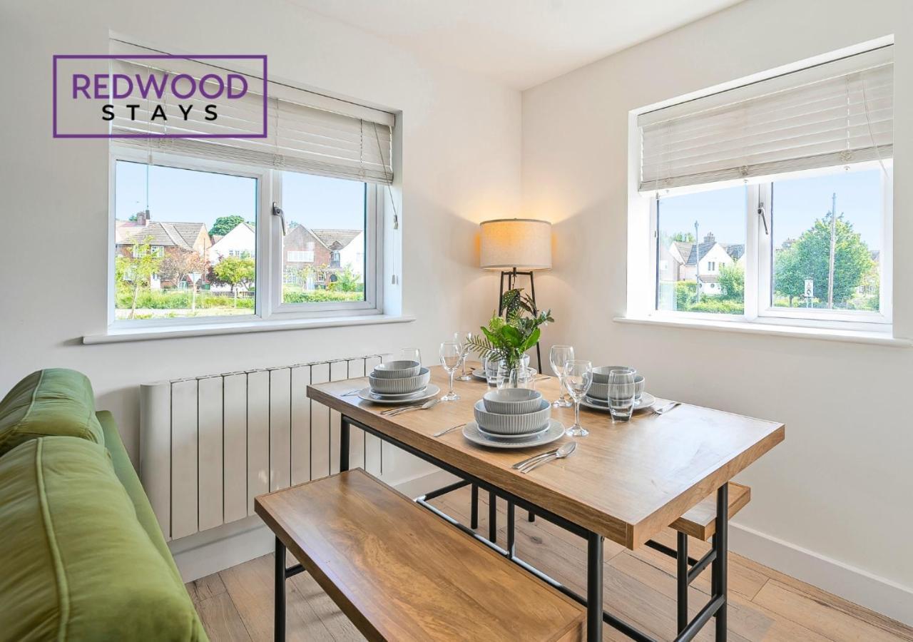 Redwood Stays: Modern Serviced With Free Parking & Streaming Basingstoke