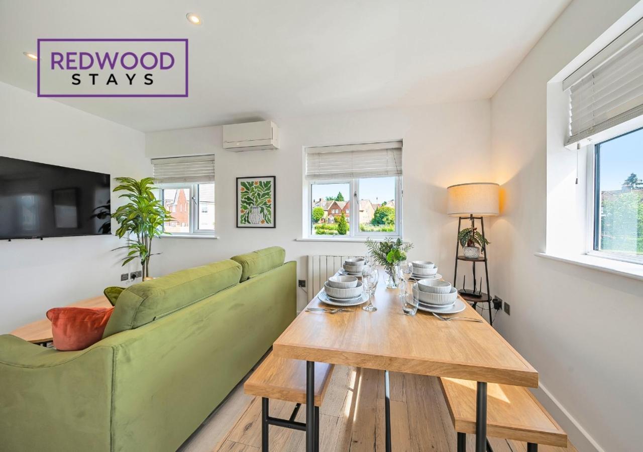 Apartment Redwood Stays: Modern Serviced With Free Parking & Streaming Basingstoke