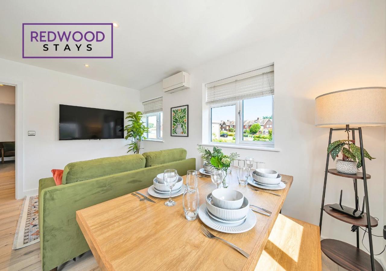 Redwood Stays: Modern Serviced With Free Parking & Streaming Basingstoke